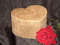 Woodgrain design, heart shaped urn